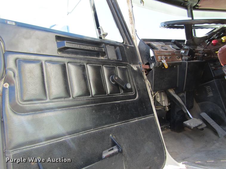 image for item DB5964 1991 Freightliner FLD120 semi truck