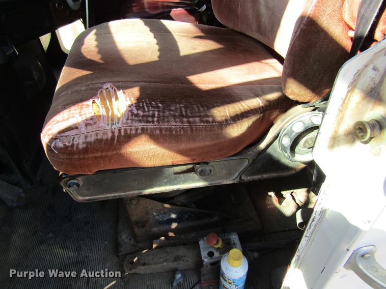 image for item DB5964 1991 Freightliner FLD120 semi truck