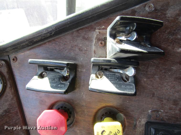 image for item DB5964 1991 Freightliner FLD120 semi truck