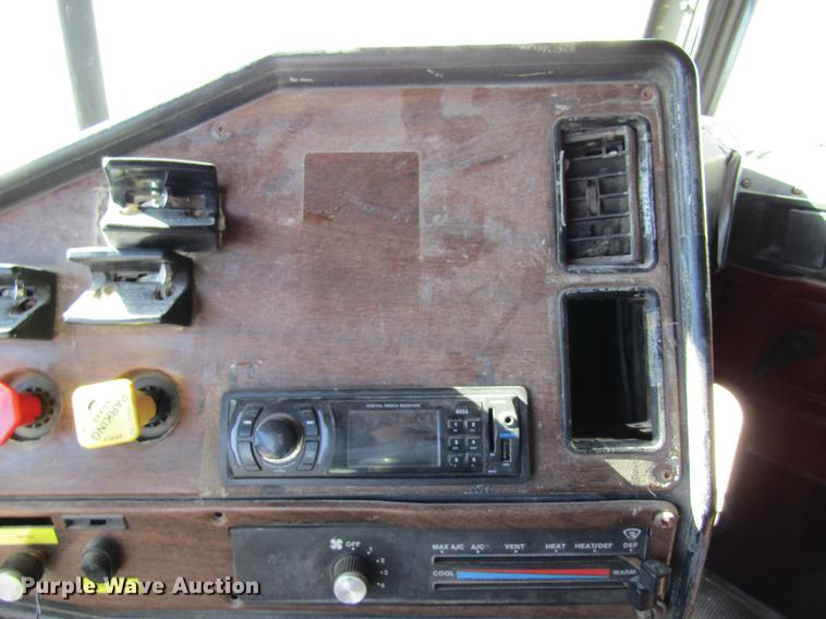 image for item DB5964 1991 Freightliner FLD120 semi truck