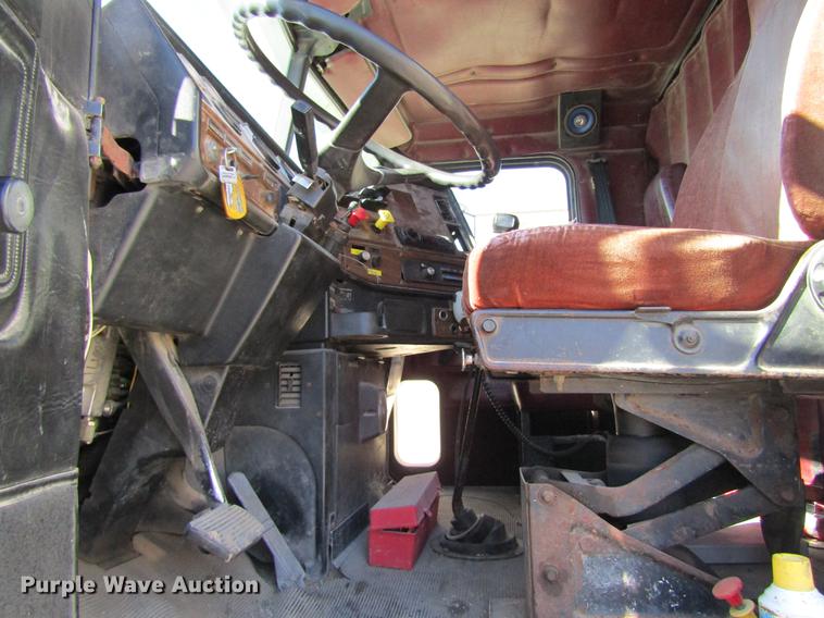 image for item DB5964 1991 Freightliner FLD120 semi truck