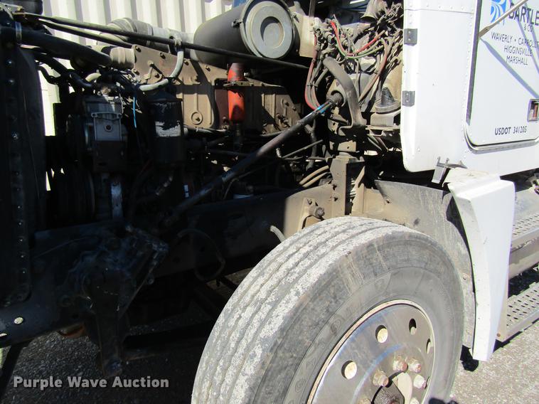 image for item DB5964 1991 Freightliner FLD120 semi truck