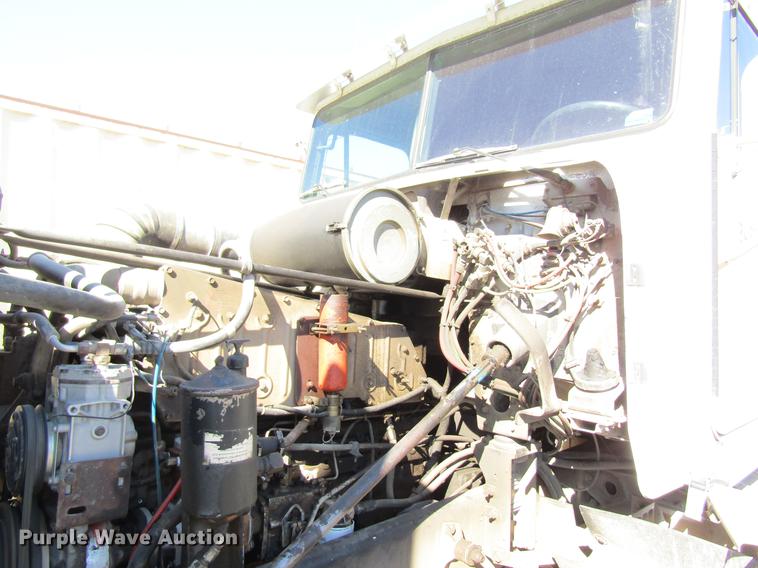 image for item DB5964 1991 Freightliner FLD120 semi truck