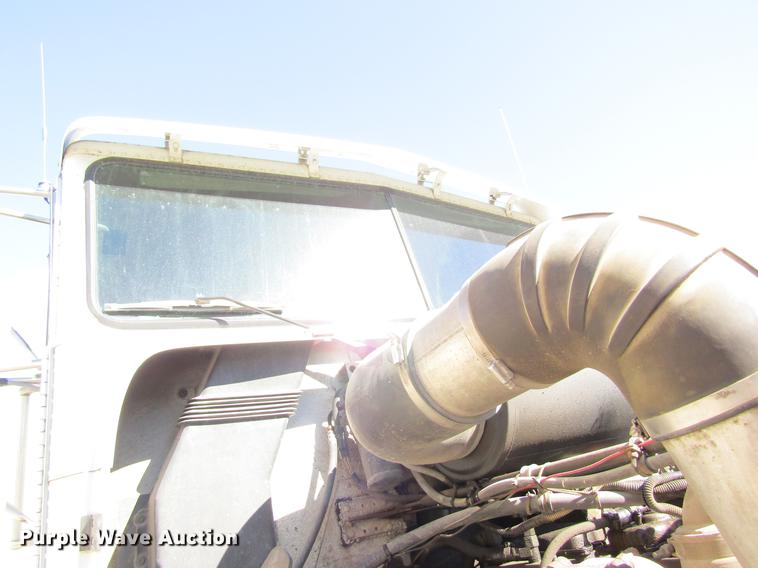 image for item DB5964 1991 Freightliner FLD120 semi truck