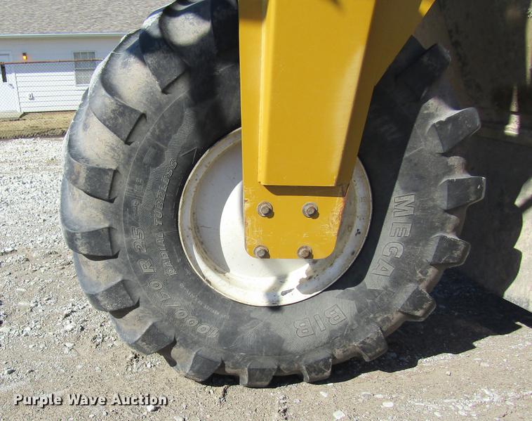 image for item DB5966 2005 Ag-Chem TerraGator 6103 self-propelled sprayer