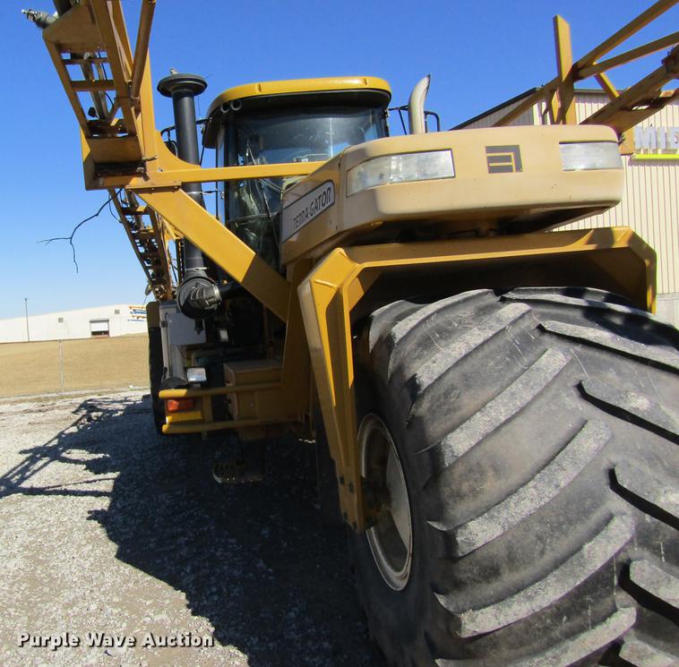 image for item DB5966 2005 Ag-Chem TerraGator 6103 self-propelled sprayer