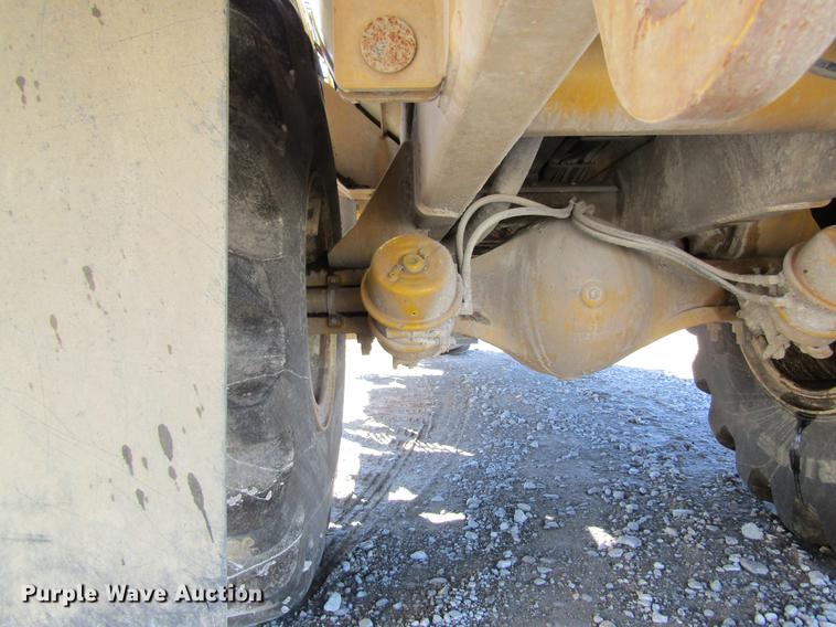 image for item DB5966 2005 Ag-Chem TerraGator 6103 self-propelled sprayer