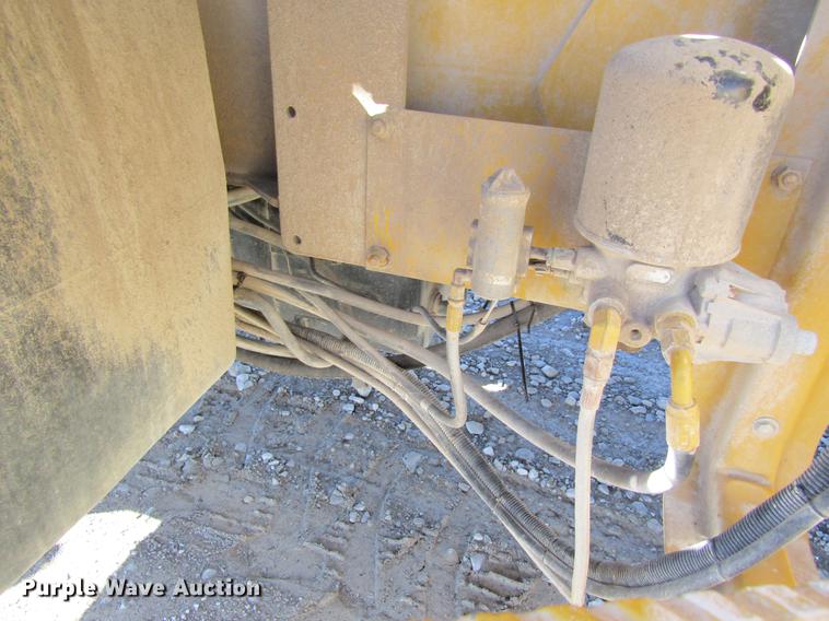 image for item DB5966 2005 Ag-Chem TerraGator 6103 self-propelled sprayer