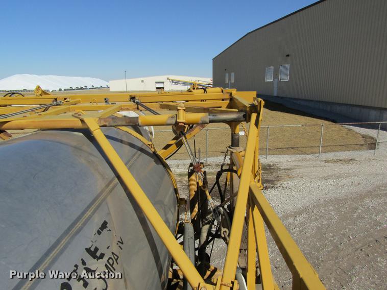 image for item DB5966 2005 Ag-Chem TerraGator 6103 self-propelled sprayer