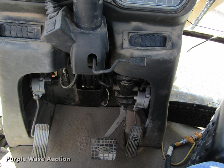 image for item DB5966 2005 Ag-Chem TerraGator 6103 self-propelled sprayer