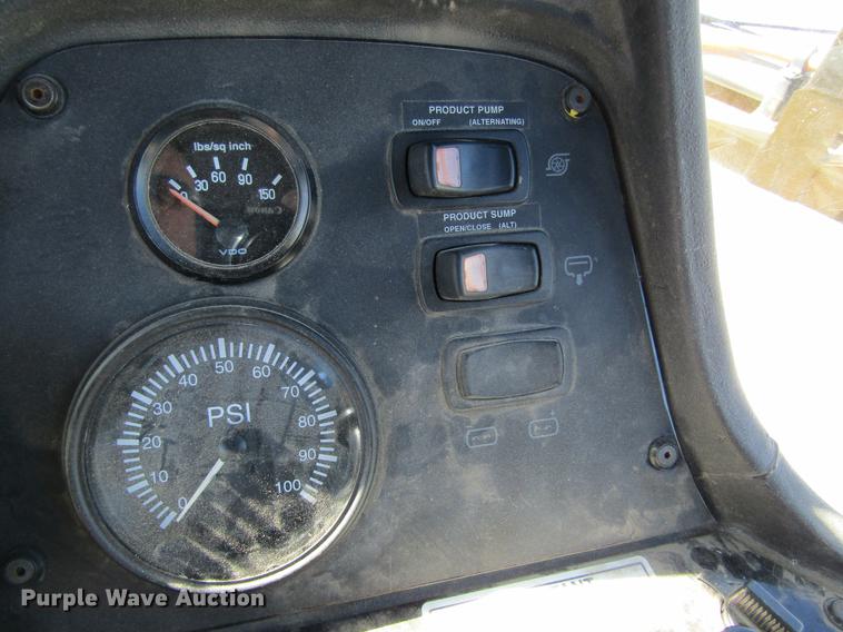 image for item DB5966 2005 Ag-Chem TerraGator 6103 self-propelled sprayer