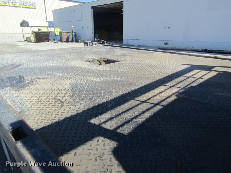 image for item DB5968 2013 Ford F350 Super Duty flatbed pickup truck