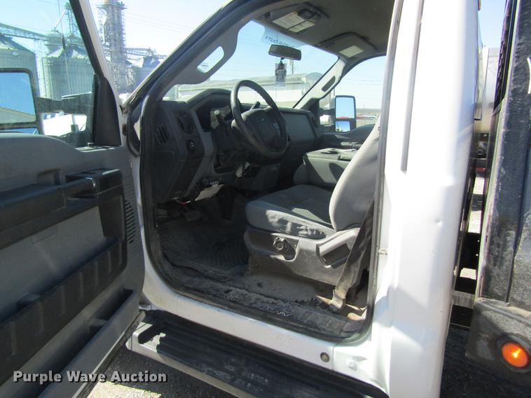 image for item DB5968 2013 Ford F350 Super Duty flatbed pickup truck