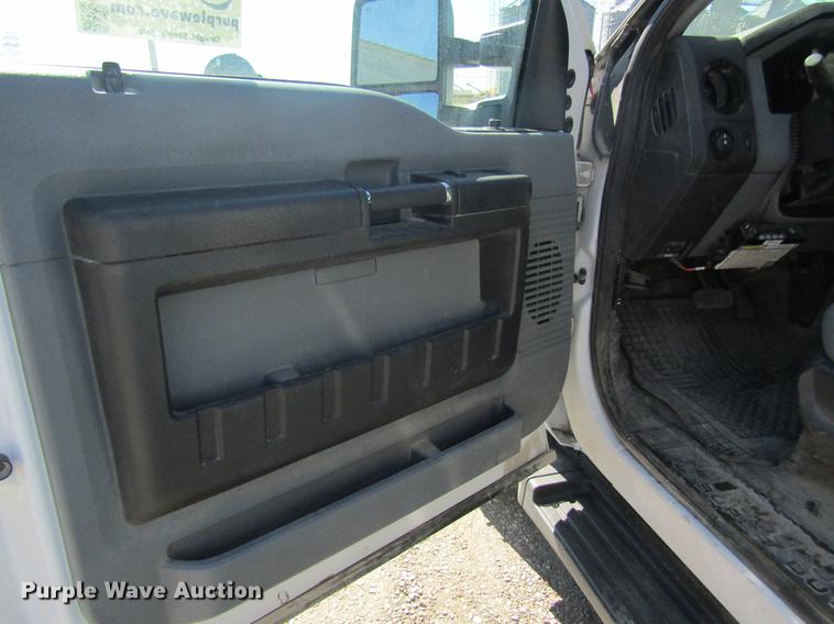 image for item DB5968 2013 Ford F350 Super Duty flatbed pickup truck