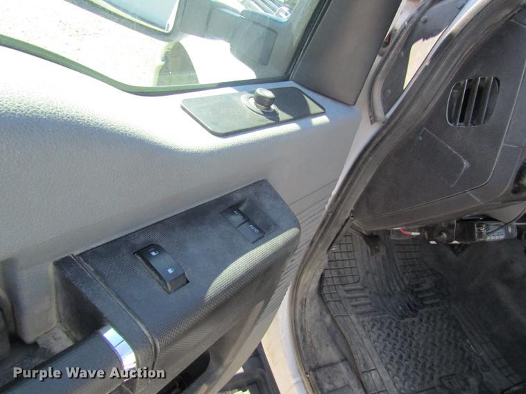 image for item DB5968 2013 Ford F350 Super Duty flatbed pickup truck