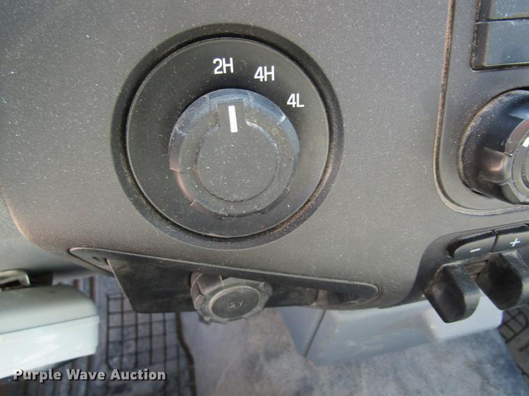 image for item DB5968 2013 Ford F350 Super Duty flatbed pickup truck