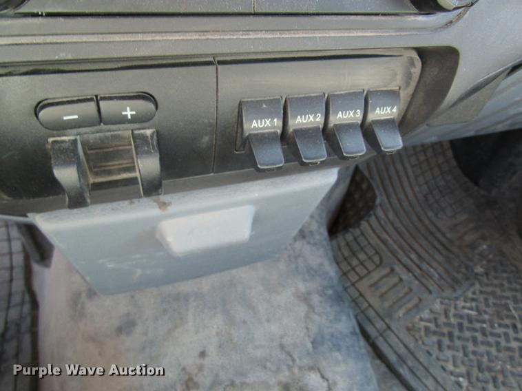 image for item DB5968 2013 Ford F350 Super Duty flatbed pickup truck