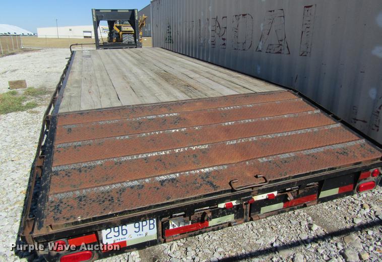 image for item DB5971 1999 Hillsboro 324-TD-BT equipment trailer