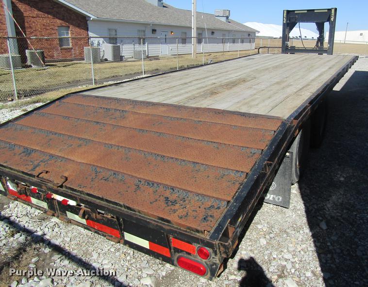 image for item DB5971 1999 Hillsboro 324-TD-BT equipment trailer