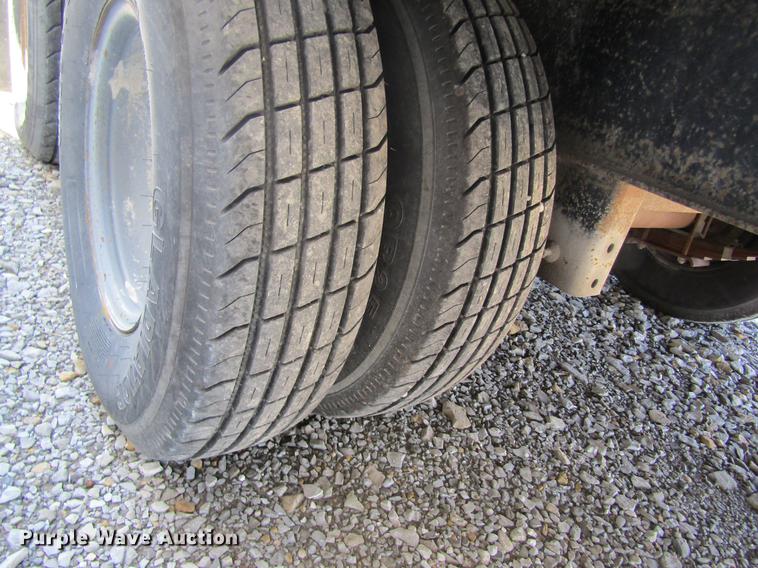 image for item DB5971 1999 Hillsboro 324-TD-BT equipment trailer