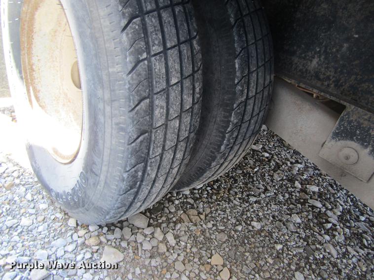 image for item DB5971 1999 Hillsboro 324-TD-BT equipment trailer