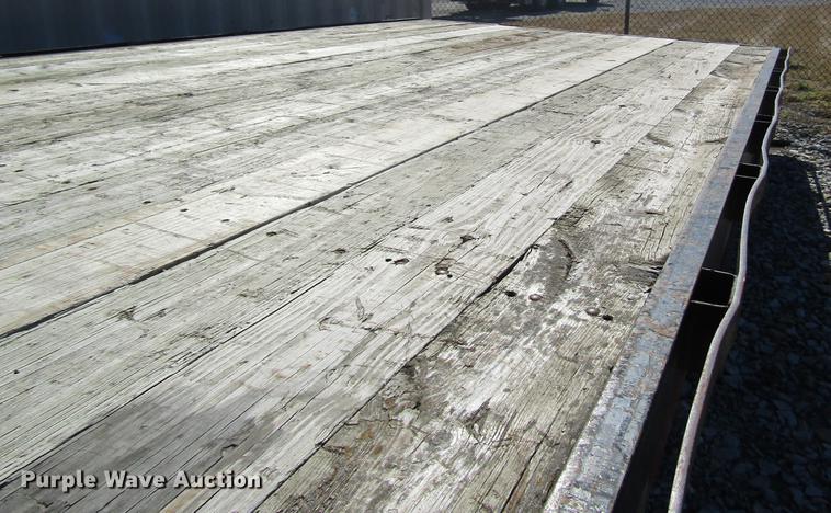 image for item DB5971 1999 Hillsboro 324-TD-BT equipment trailer