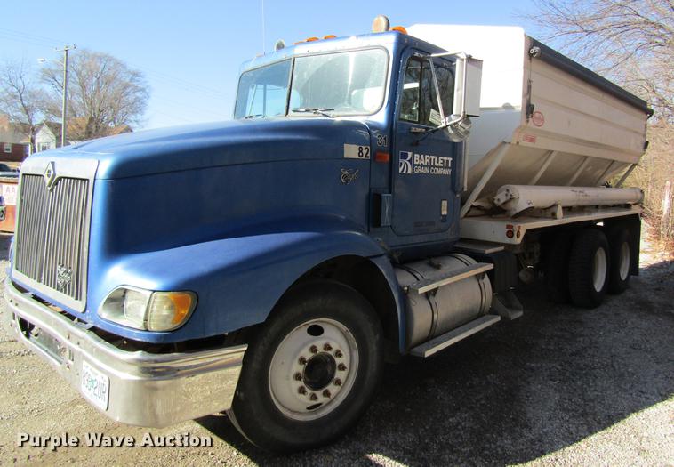 image for item DB5977 1999 International Eagle 9400 dry fertilizer tender truck