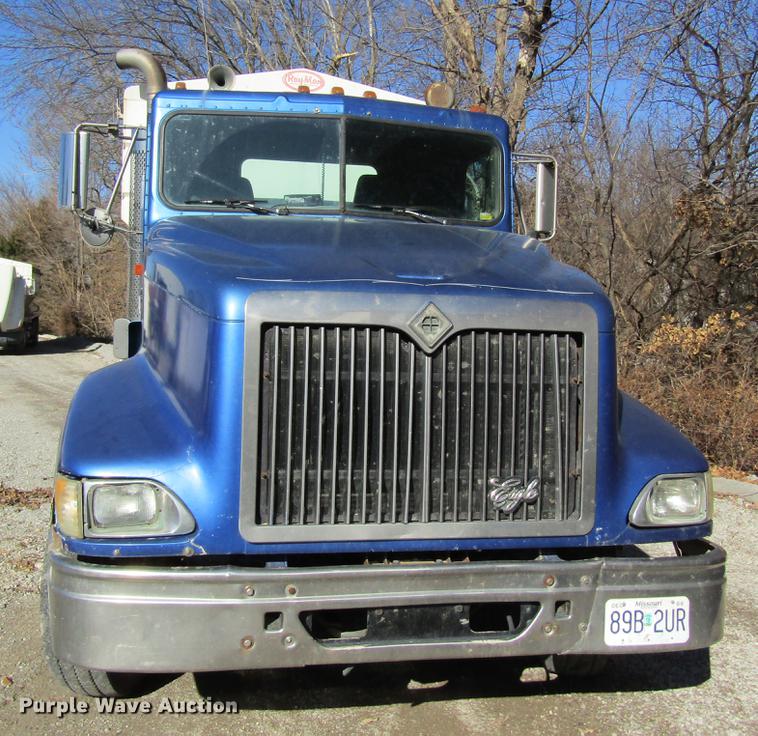 image for item DB5977 1999 International Eagle 9400 dry fertilizer tender truck