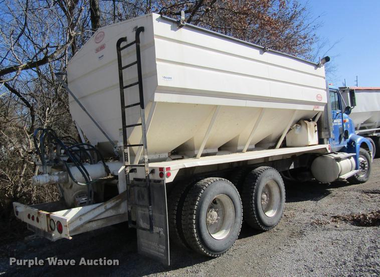 image for item DB5977 1999 International Eagle 9400 dry fertilizer tender truck