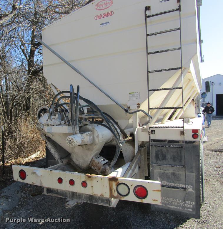 image for item DB5977 1999 International Eagle 9400 dry fertilizer tender truck