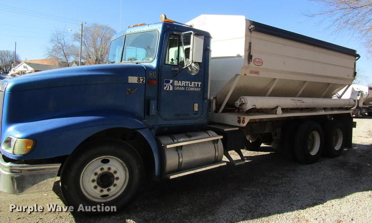 image for item DB5977 1999 International Eagle 9400 dry fertilizer tender truck