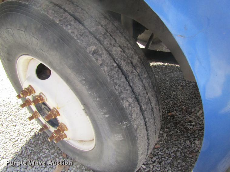 image for item DB5977 1999 International Eagle 9400 dry fertilizer tender truck