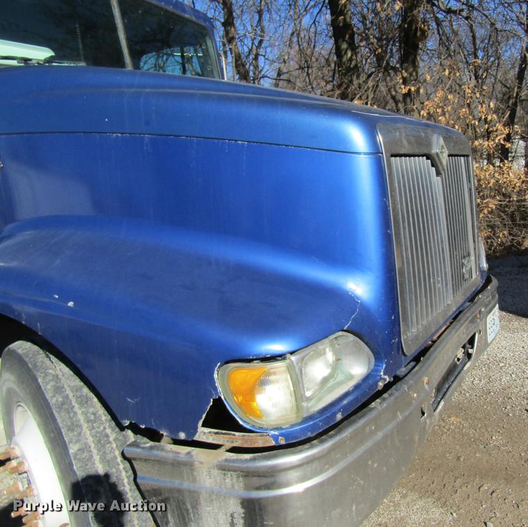 image for item DB5977 1999 International Eagle 9400 dry fertilizer tender truck