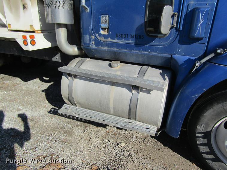 image for item DB5977 1999 International Eagle 9400 dry fertilizer tender truck