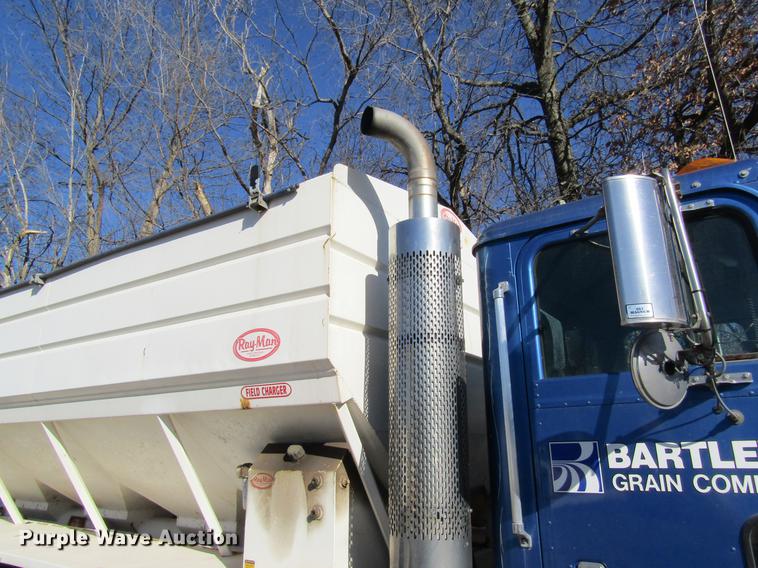 image for item DB5977 1999 International Eagle 9400 dry fertilizer tender truck