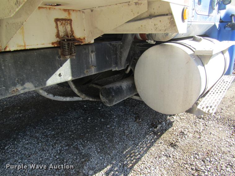 image for item DB5977 1999 International Eagle 9400 dry fertilizer tender truck