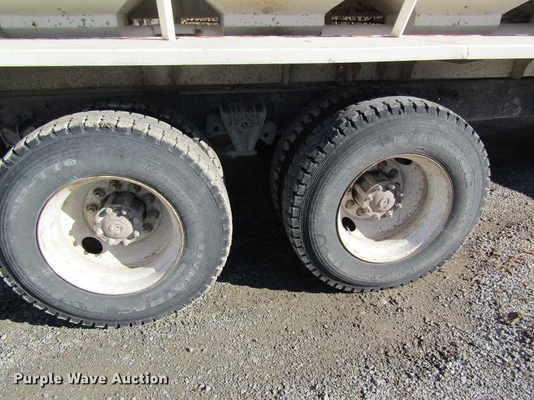 image for item DB5977 1999 International Eagle 9400 dry fertilizer tender truck