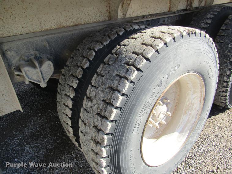 image for item DB5977 1999 International Eagle 9400 dry fertilizer tender truck