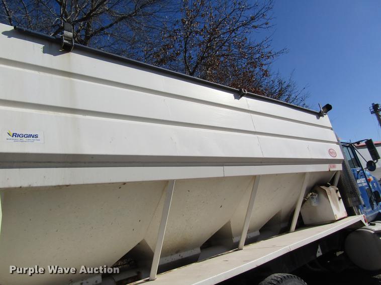 image for item DB5977 1999 International Eagle 9400 dry fertilizer tender truck