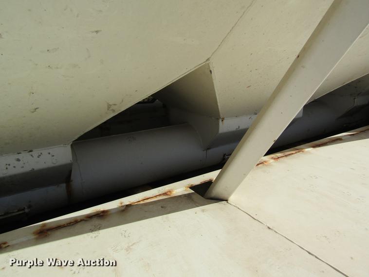 image for item DB5977 1999 International Eagle 9400 dry fertilizer tender truck