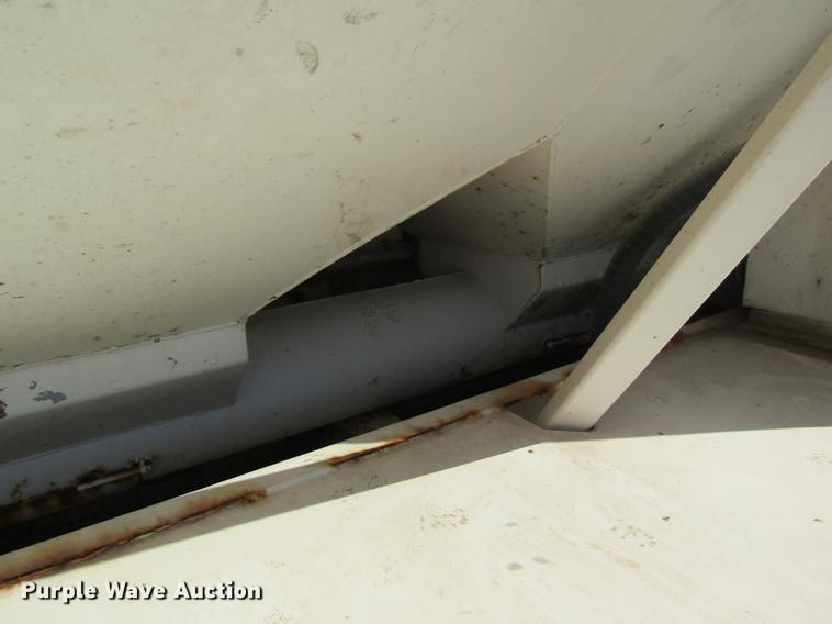 image for item DB5977 1999 International Eagle 9400 dry fertilizer tender truck