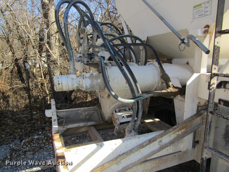 image for item DB5977 1999 International Eagle 9400 dry fertilizer tender truck