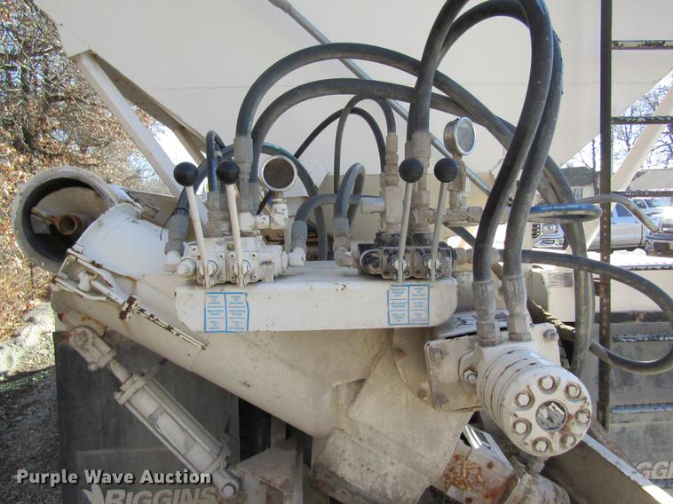 image for item DB5977 1999 International Eagle 9400 dry fertilizer tender truck