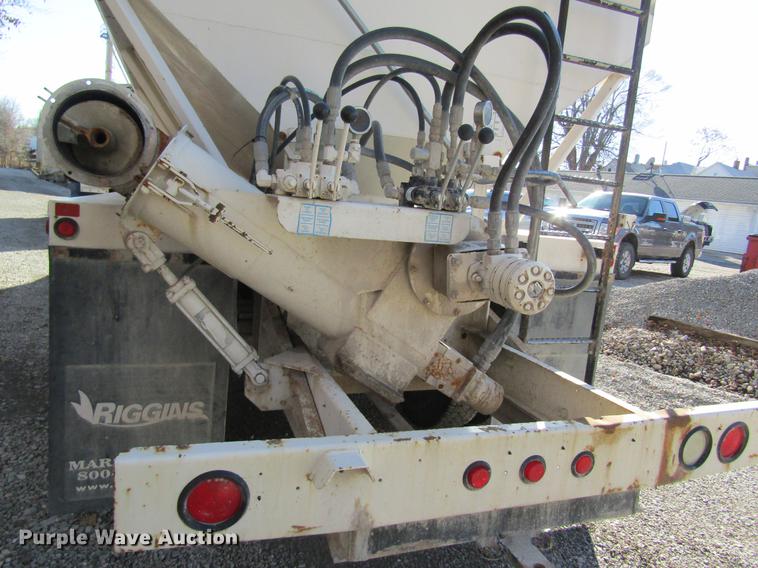 image for item DB5977 1999 International Eagle 9400 dry fertilizer tender truck