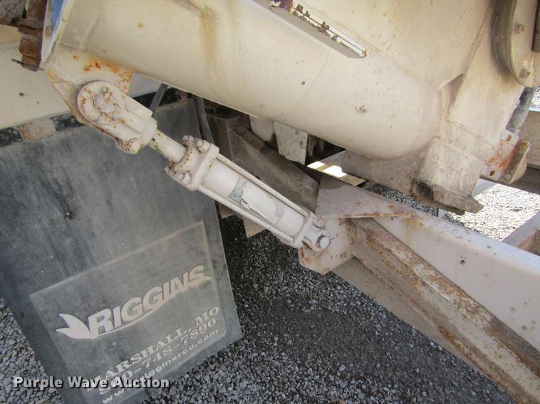 image for item DB5977 1999 International Eagle 9400 dry fertilizer tender truck