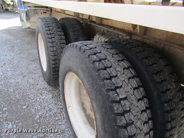 image for item DB5977 1999 International Eagle 9400 dry fertilizer tender truck