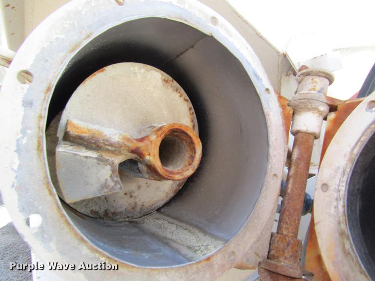 image for item DB5977 1999 International Eagle 9400 dry fertilizer tender truck