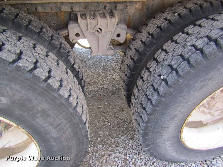 image for item DB5977 1999 International Eagle 9400 dry fertilizer tender truck