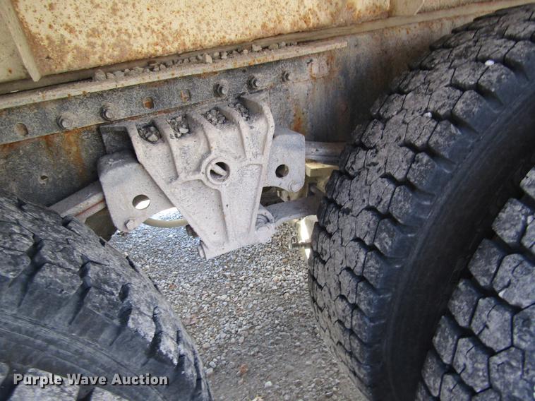 image for item DB5977 1999 International Eagle 9400 dry fertilizer tender truck