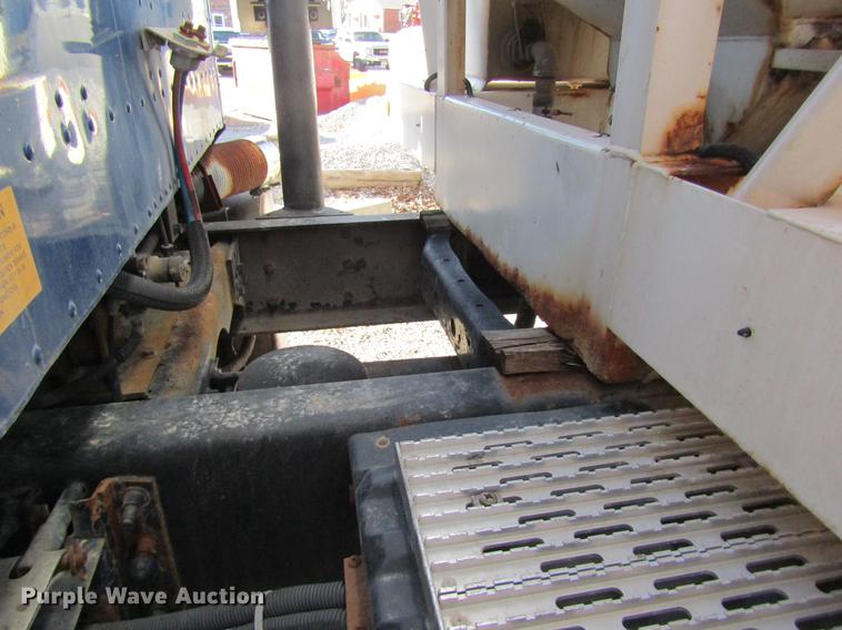 image for item DB5977 1999 International Eagle 9400 dry fertilizer tender truck